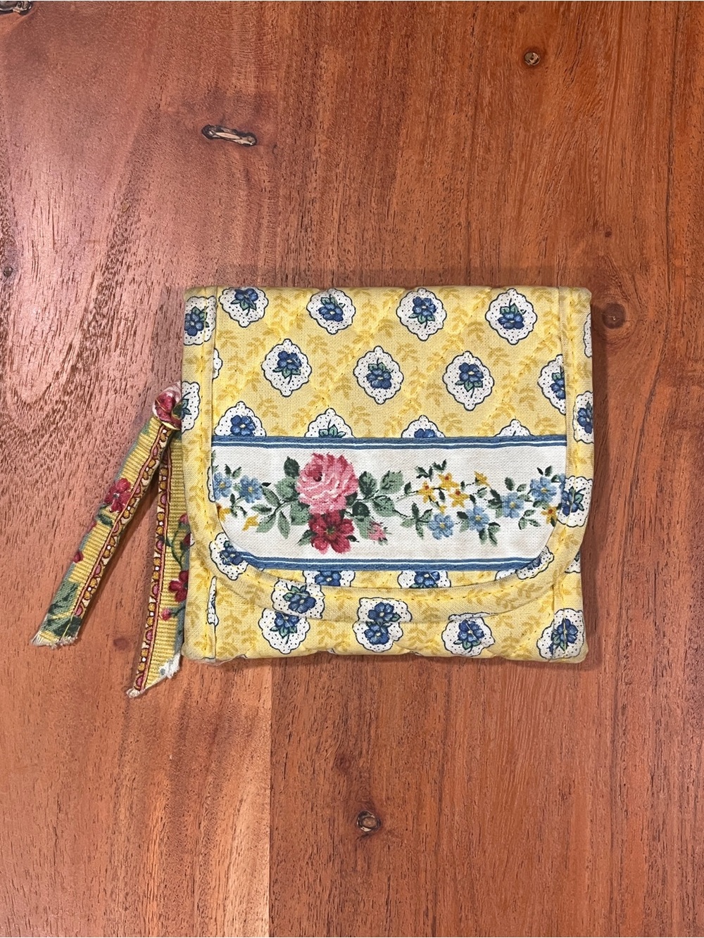 Vera Bradley Elizabeth Velcro Wallet